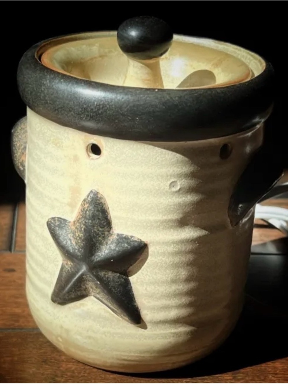 Cream Ceramic Star Wax/ oil Warmer with Black Rim